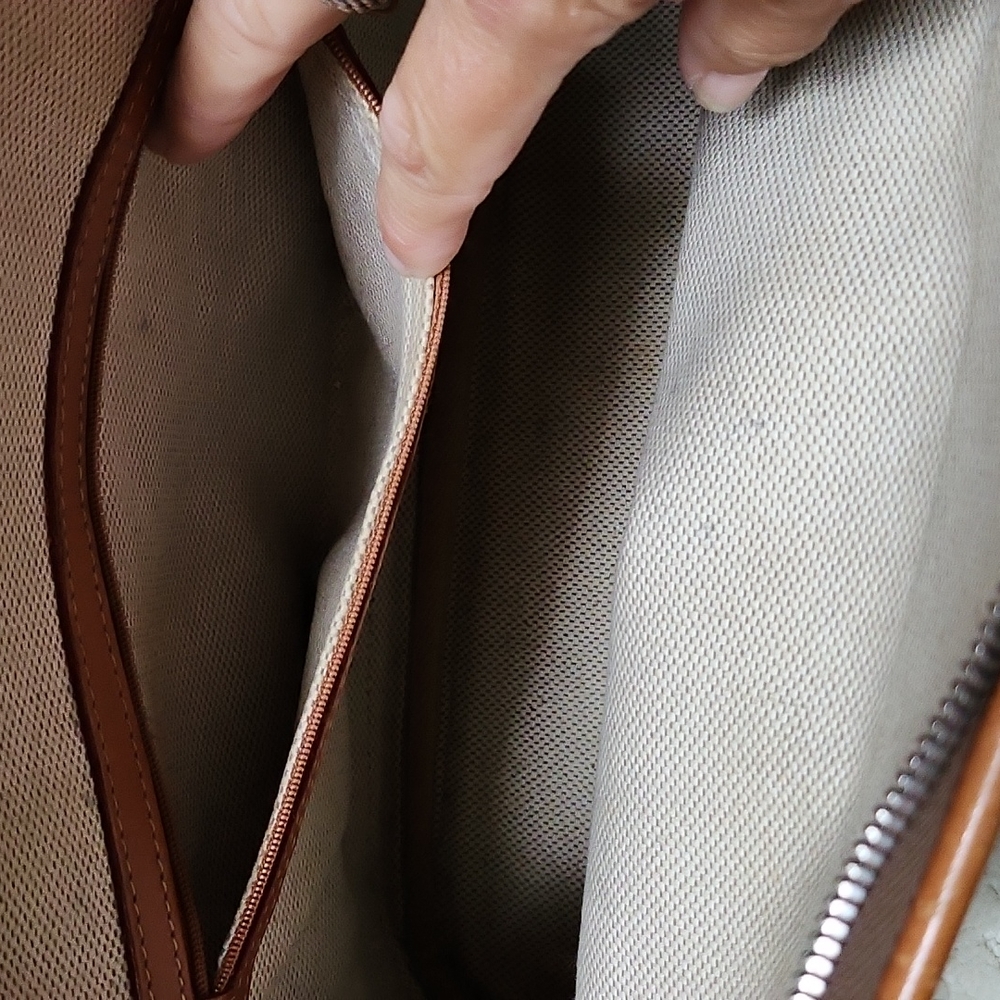 Dooney n Bourke Purse - Picture 8 of 9